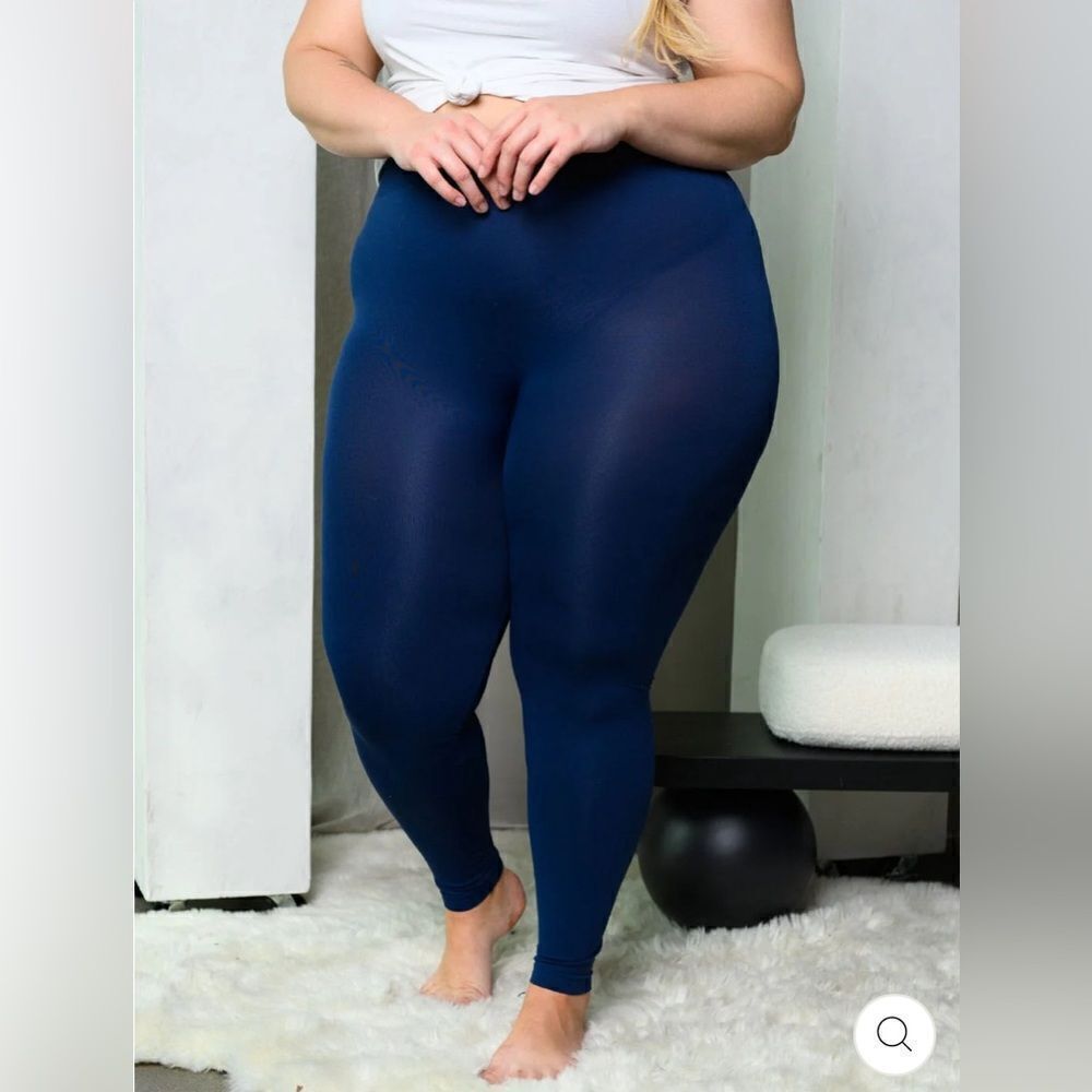 PLUS SIZE SEAMLESS LEGGINGS - Picture 2 of 3